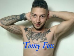 Tomy_Fox